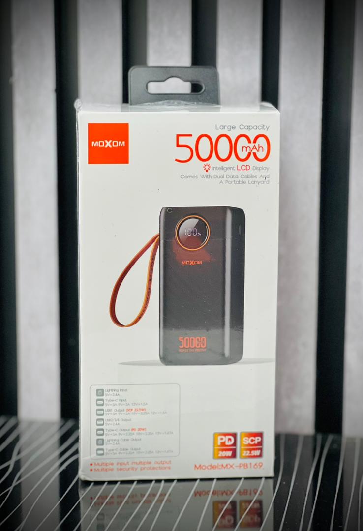 پاوربانک ۵۰۰۰۰ میلی‌آمپر ساعت موکسوم مدل MOXOM MX-PB169 فست شارژ 22.5W با کابل متصل