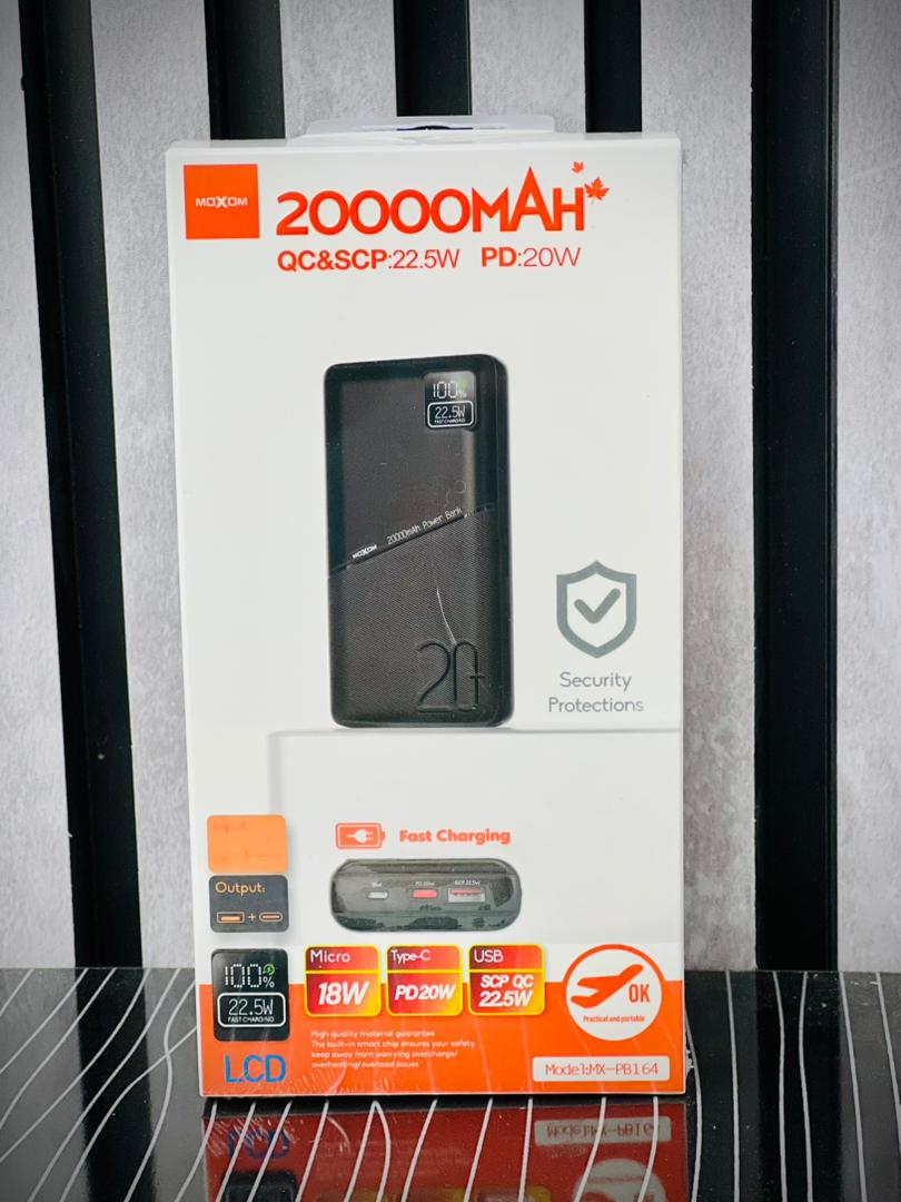 پاوربانک ۲۰۰۰۰ میلی‌آمپر ساعت موکسوم مدل MOXOM MX-PB164 فست شارژ 22.5W دارای نمایشگر LCD